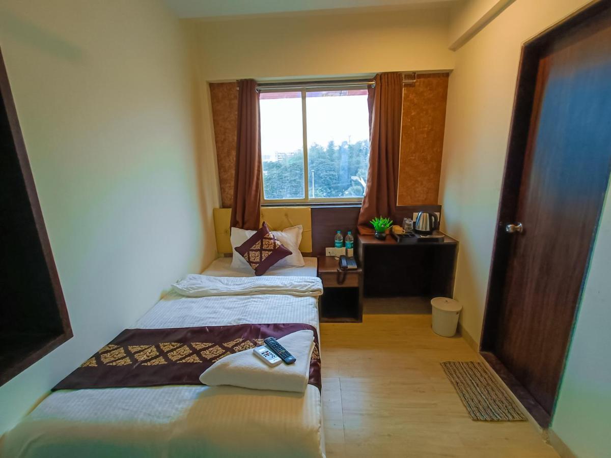 City Air Pune Extérieur photo