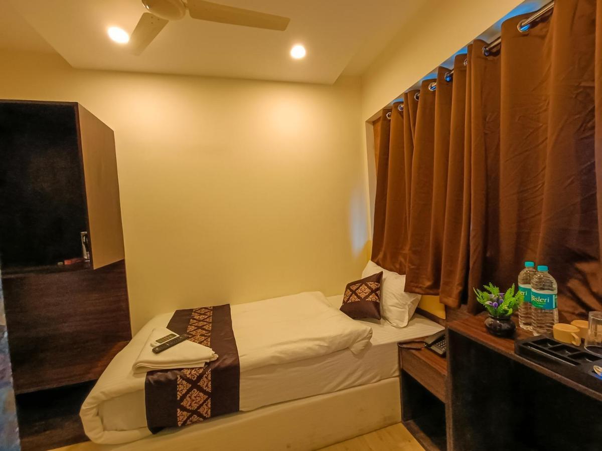 City Air Pune Extérieur photo