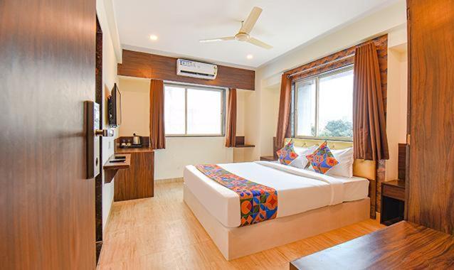 City Air Pune Extérieur photo